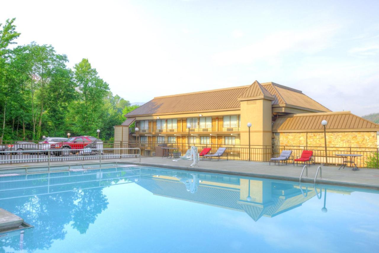 Clarion Pointe Downtown Gatlinburg Hotel Екстериор снимка