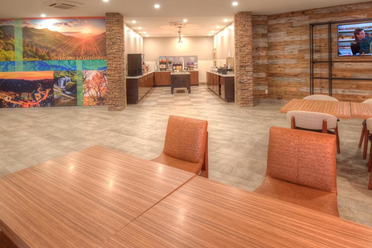 Clarion Pointe Downtown Gatlinburg Hotel Екстериор снимка