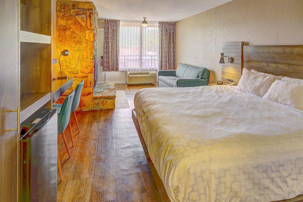Clarion Pointe Downtown Gatlinburg Hotel Екстериор снимка