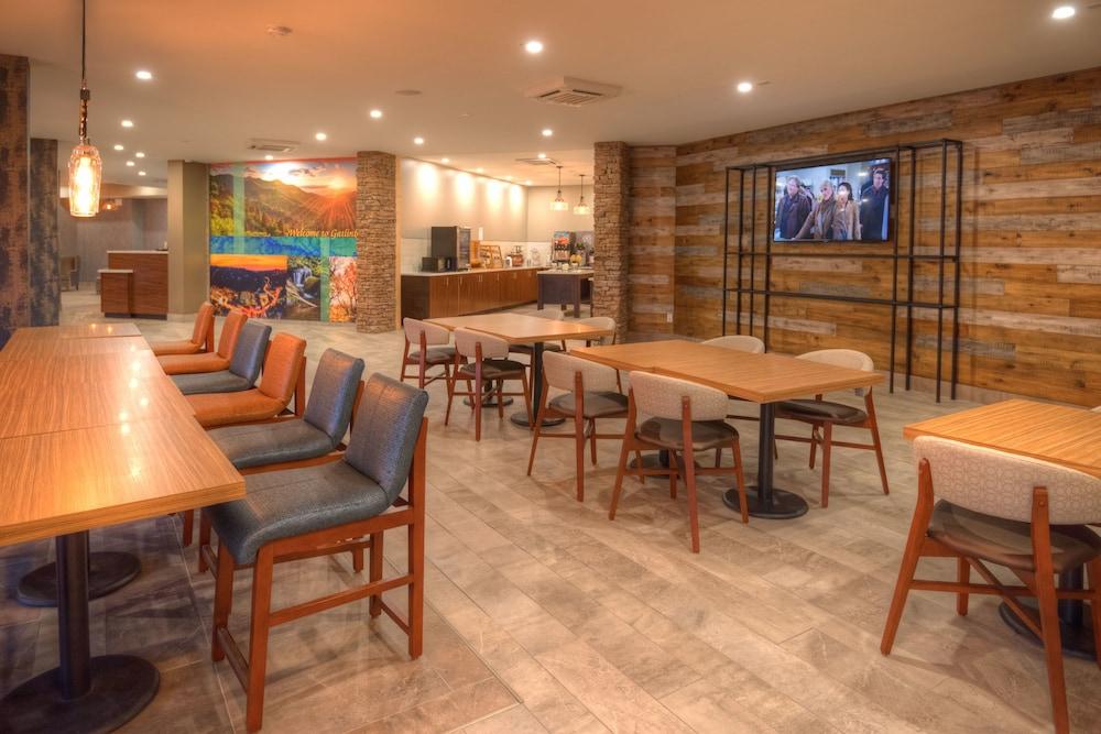 Clarion Pointe Downtown Gatlinburg Hotel Екстериор снимка