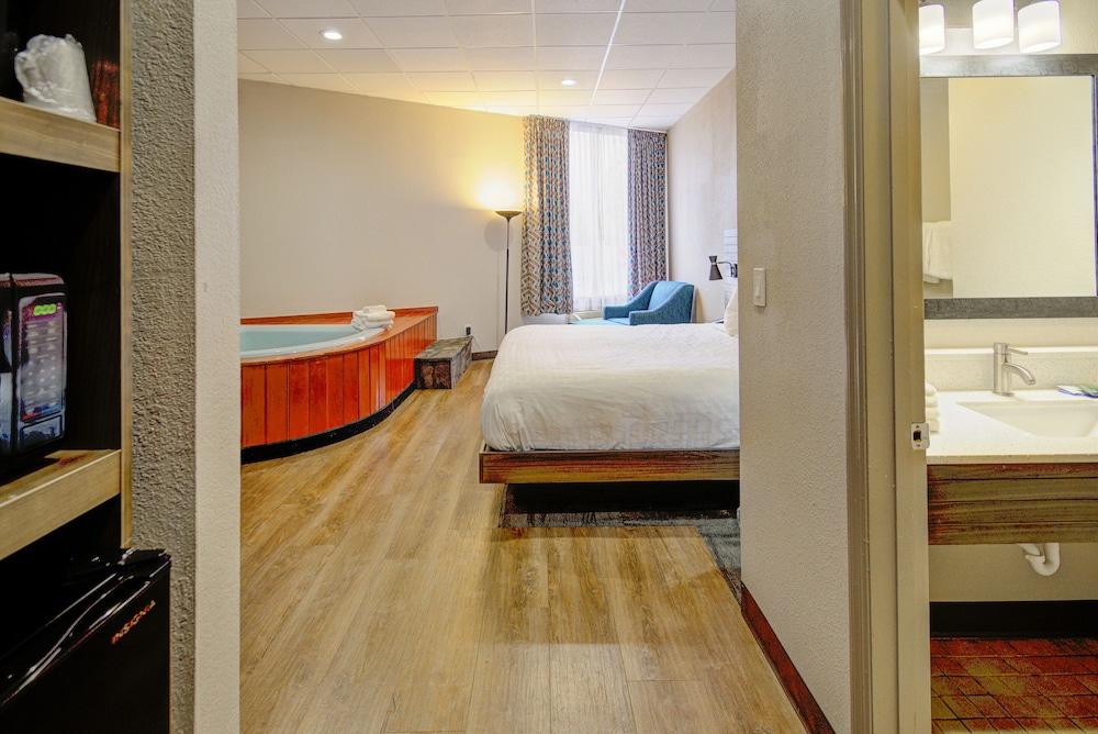 Clarion Pointe Downtown Gatlinburg Hotel Екстериор снимка