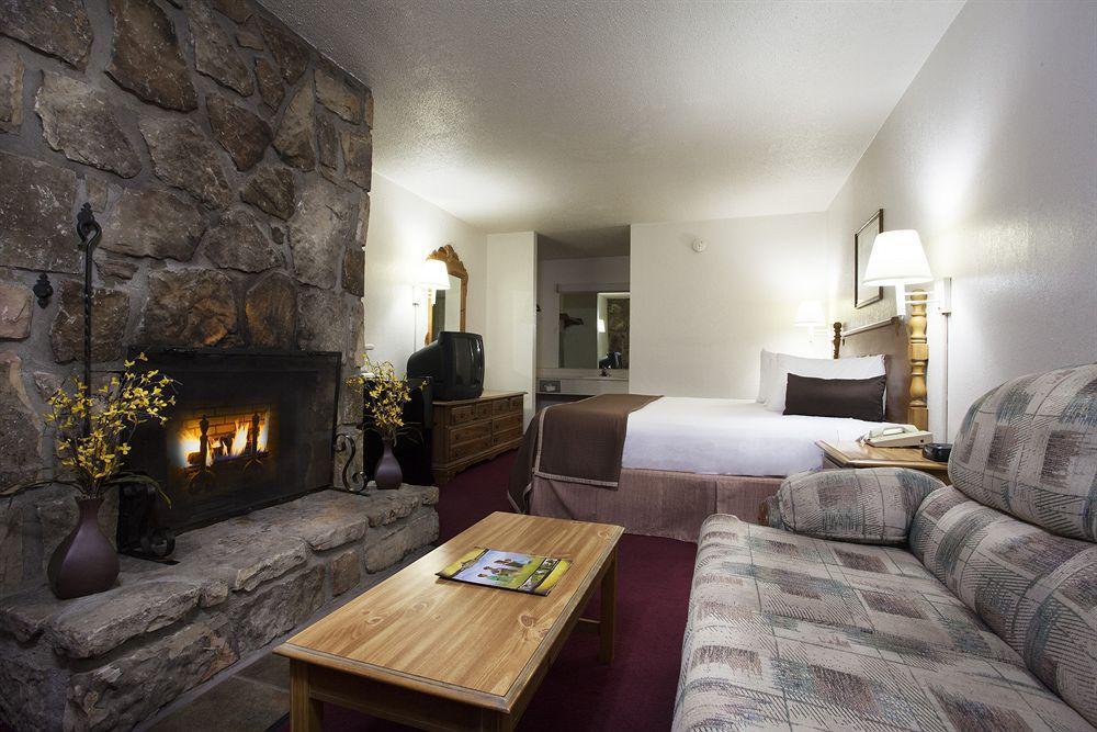 Clarion Pointe Downtown Gatlinburg Hotel Екстериор снимка