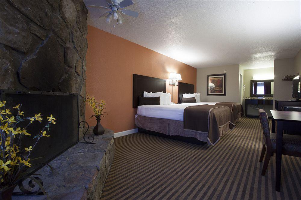 Clarion Pointe Downtown Gatlinburg Hotel Екстериор снимка