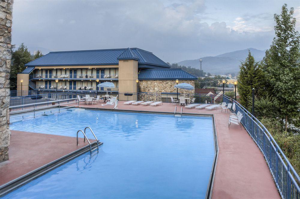 Clarion Pointe Downtown Gatlinburg Hotel Екстериор снимка