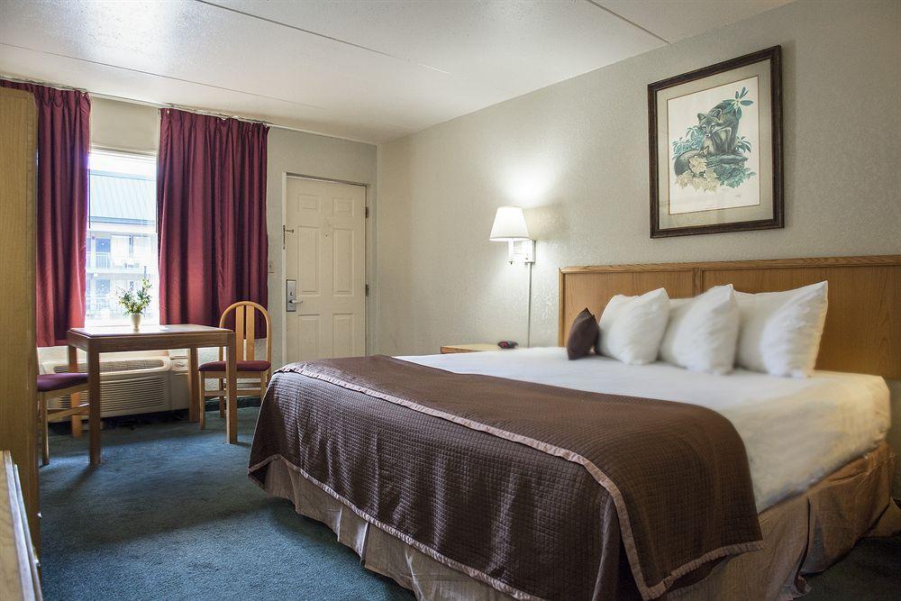 Clarion Pointe Downtown Gatlinburg Hotel Екстериор снимка