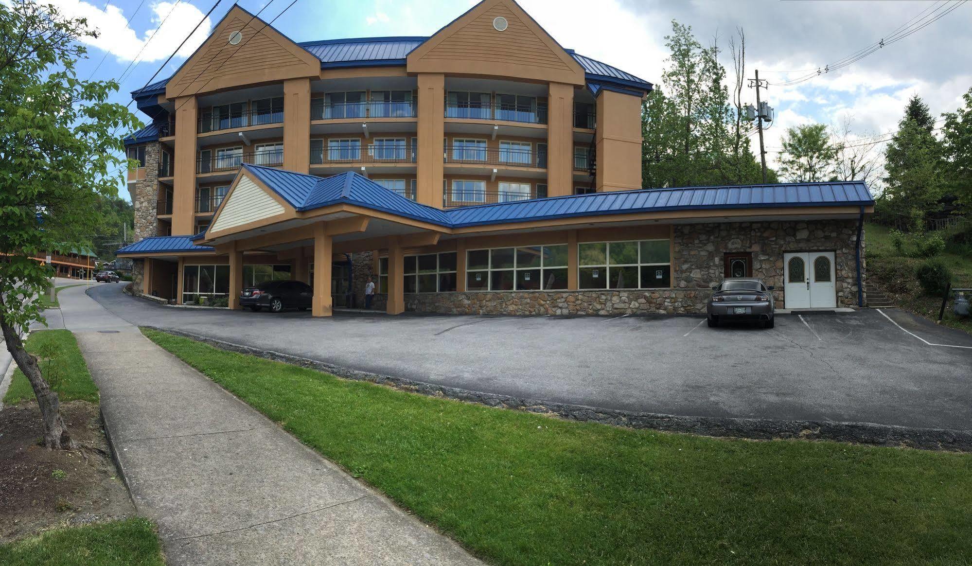 Clarion Pointe Downtown Gatlinburg Hotel Екстериор снимка