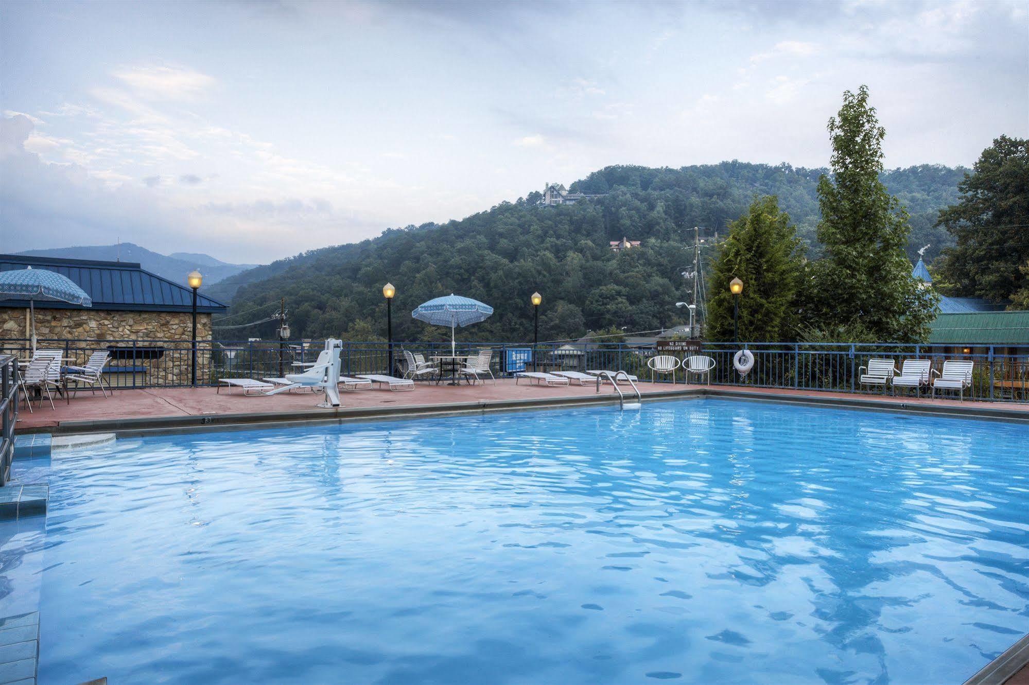 Clarion Pointe Downtown Gatlinburg Hotel Екстериор снимка