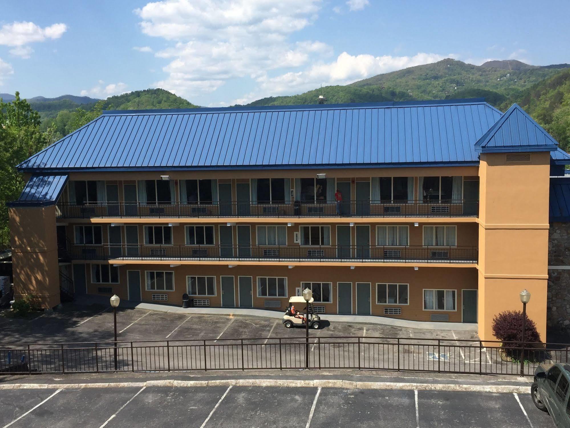 Clarion Pointe Downtown Gatlinburg Hotel Екстериор снимка