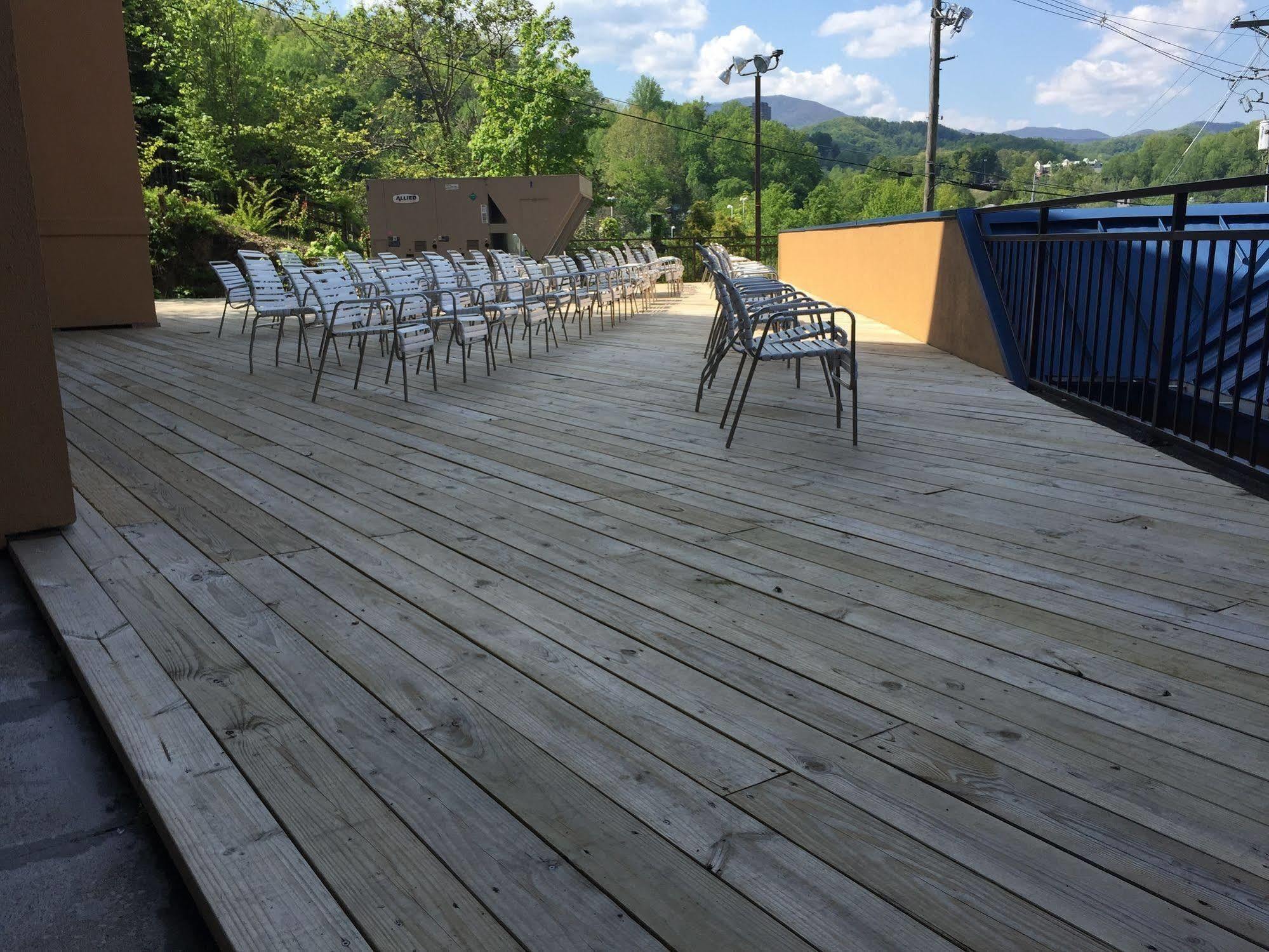 Clarion Pointe Downtown Gatlinburg Hotel Екстериор снимка