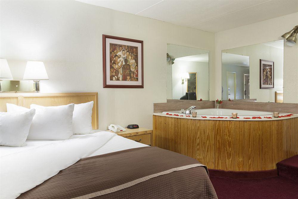 Clarion Pointe Downtown Gatlinburg Hotel Екстериор снимка