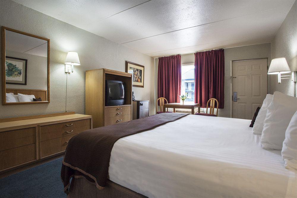Clarion Pointe Downtown Gatlinburg Hotel Екстериор снимка